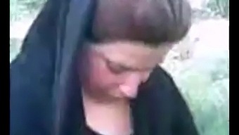 Arab Amateur Enjoys Sex Outside In Hijab