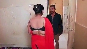 Desi Aunty With Big Boobs Gets Naughty