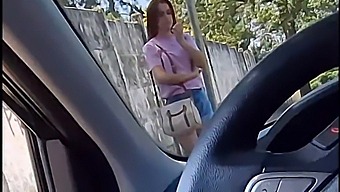 Αυνανίστηκα Με Μια Σέξι Κοπέλα Που Περίμενε Στη Στάση Του Λεωφορείου Και Ένιωσα Διψασμένη Μετά!